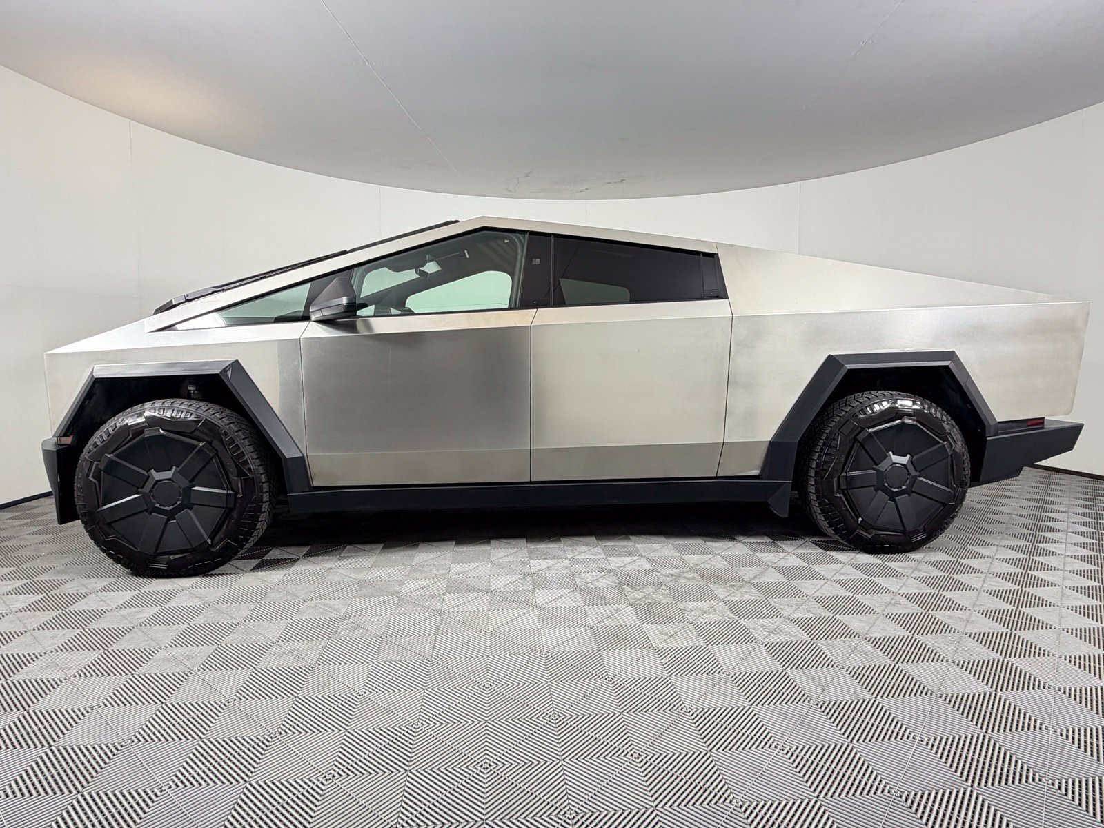 Used 2024 Tesla Cybertruck Cyberbeast AWD/4WD image 6