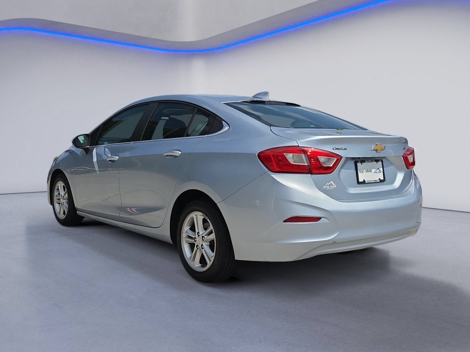 Used 2018 Chevrolet Cruze LT w/ Convenience Package FWD image 3
