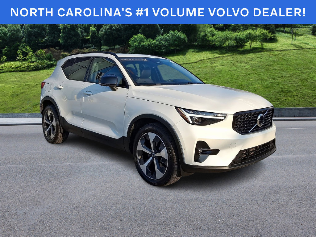 Certified 2026 Volvo XC40 B5 Plus AWD/4WD image 1