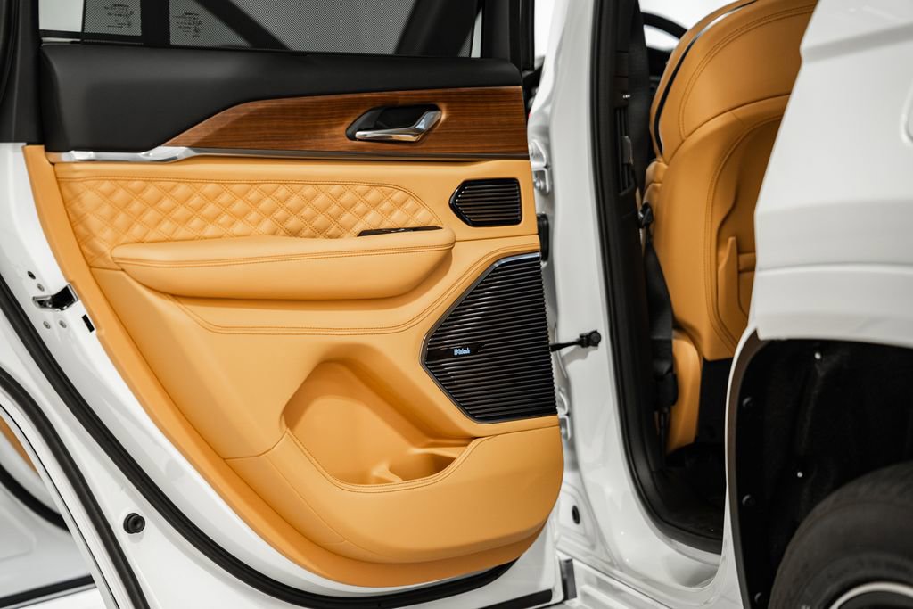 New 2025 Jeep Grand Cherokee Summit image 37