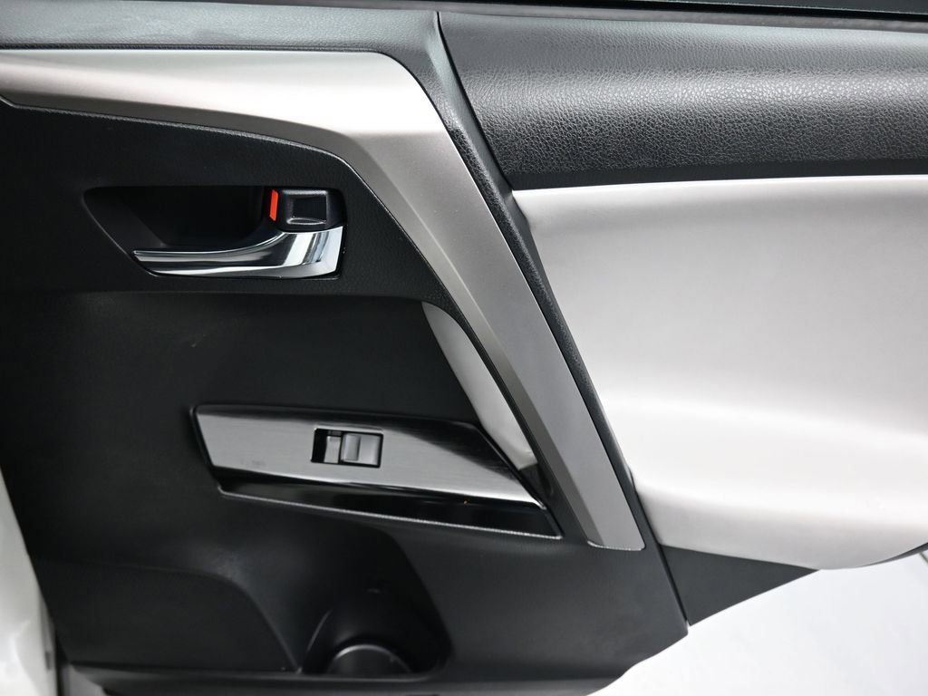 Used 2018 Toyota RAV4 Limited image 37