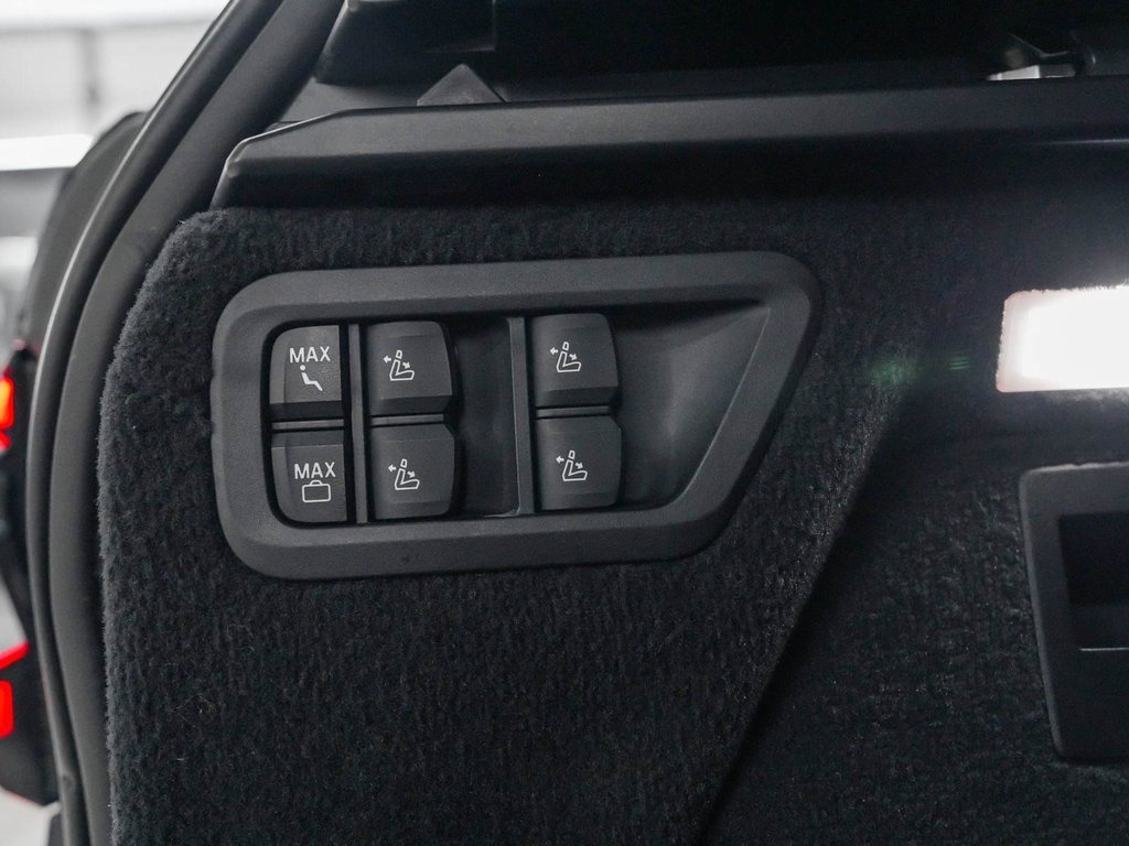 Used 2023 BMW X7 M60i w/ Executive Package image 47