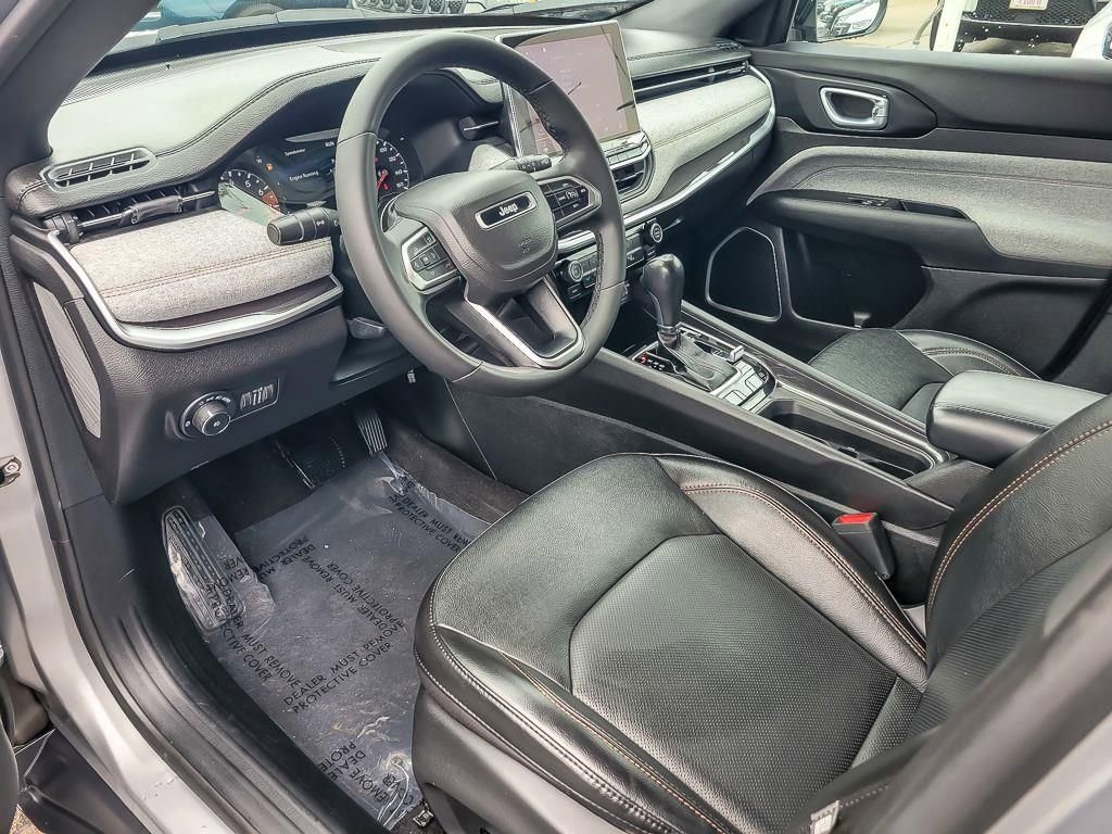 Used 2023 Jeep Compass Latitude image 9