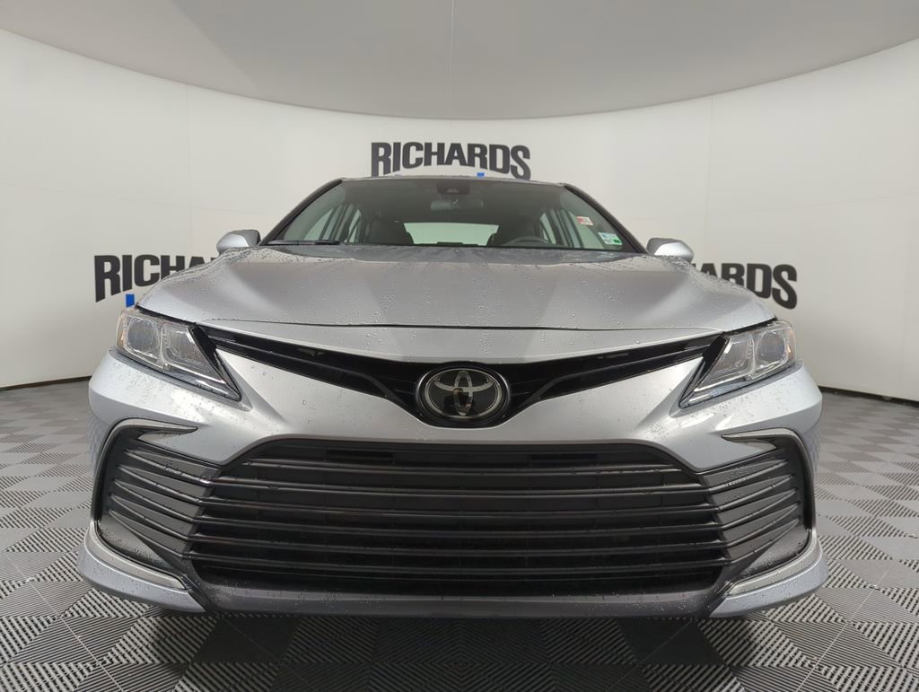 Used 2024 Toyota Camry LE image 3