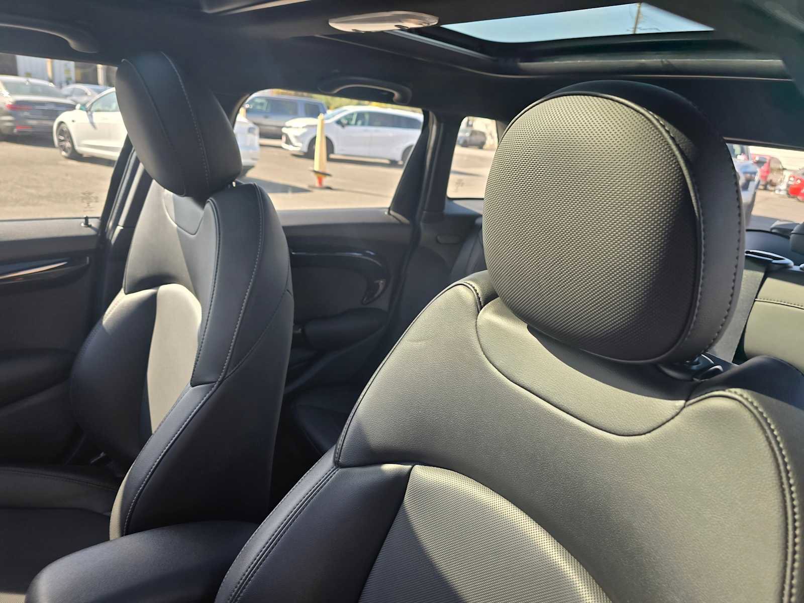 Used 2019 MINI Cooper S w/ Premium Package image 24