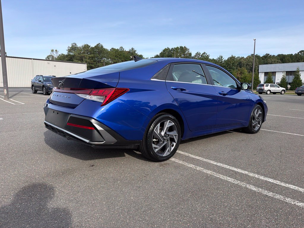 Used 2025 Hyundai Elantra SEL FWD image 5