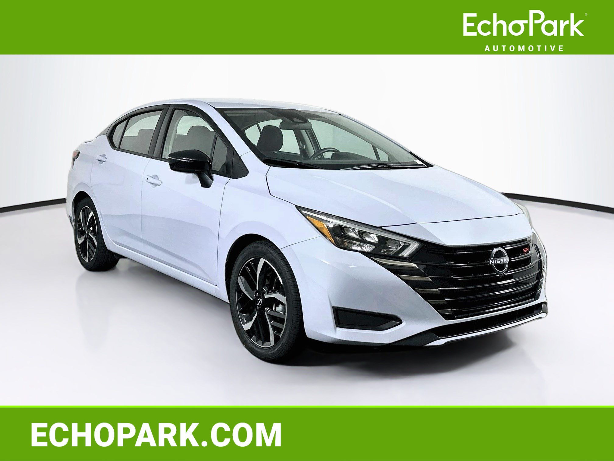 Used 2025 Nissan Versa SR FWD image 1