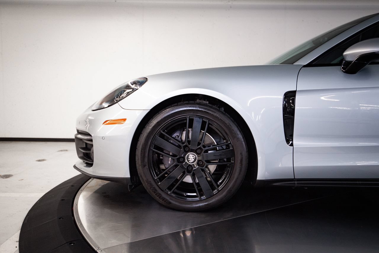 Certified 2023 Porsche Panamera image 11