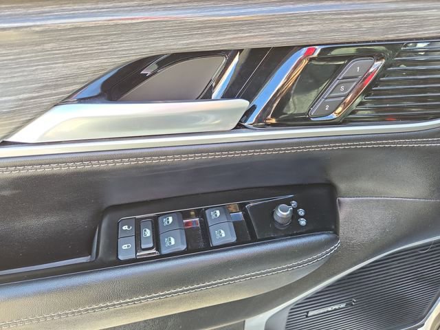 Used 2024 Jeep Wagoneer L Series III w/ Flexible Seating Group image 15