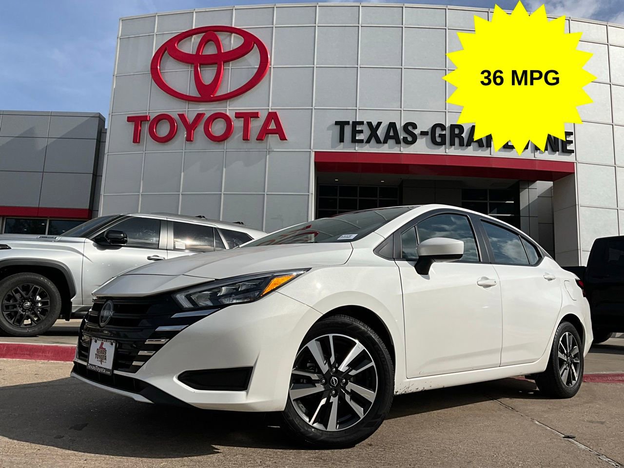 Used 2025 Nissan Versa SV image 2
