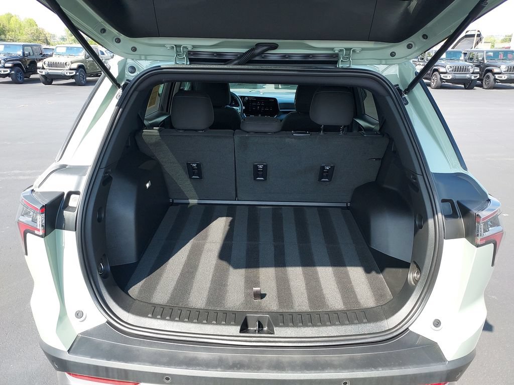 Used 2025 Chevrolet Equinox LT FWD image 9