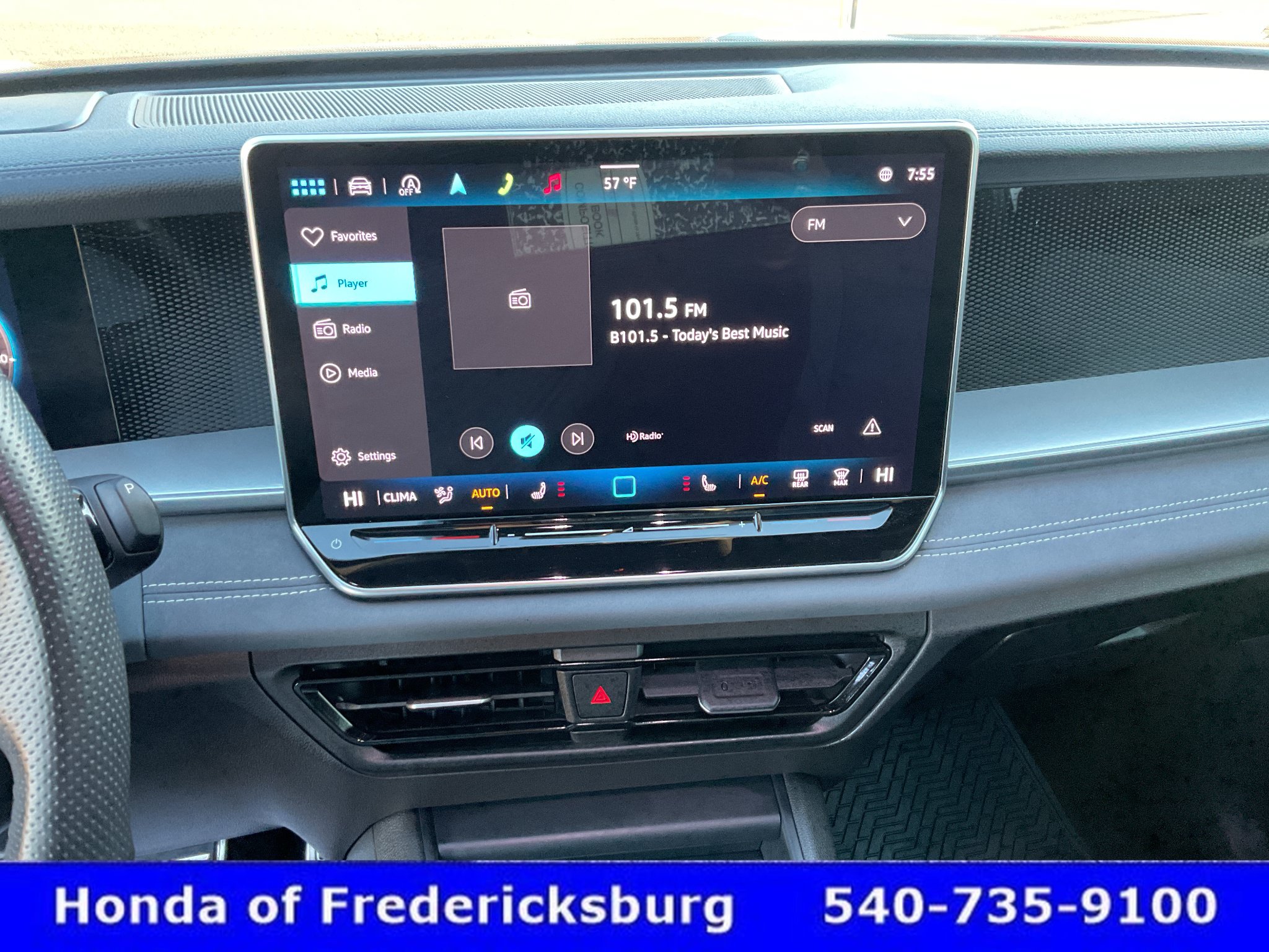 Used 2025 Volkswagen Tiguan SE R-Line AWD/4WD image 33