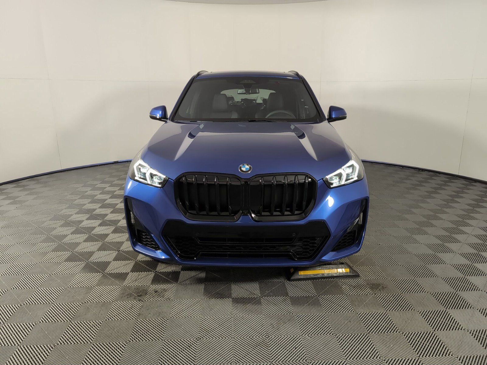 Used 2025 BMW X1 xDrive28i w/ Technology Package image 4