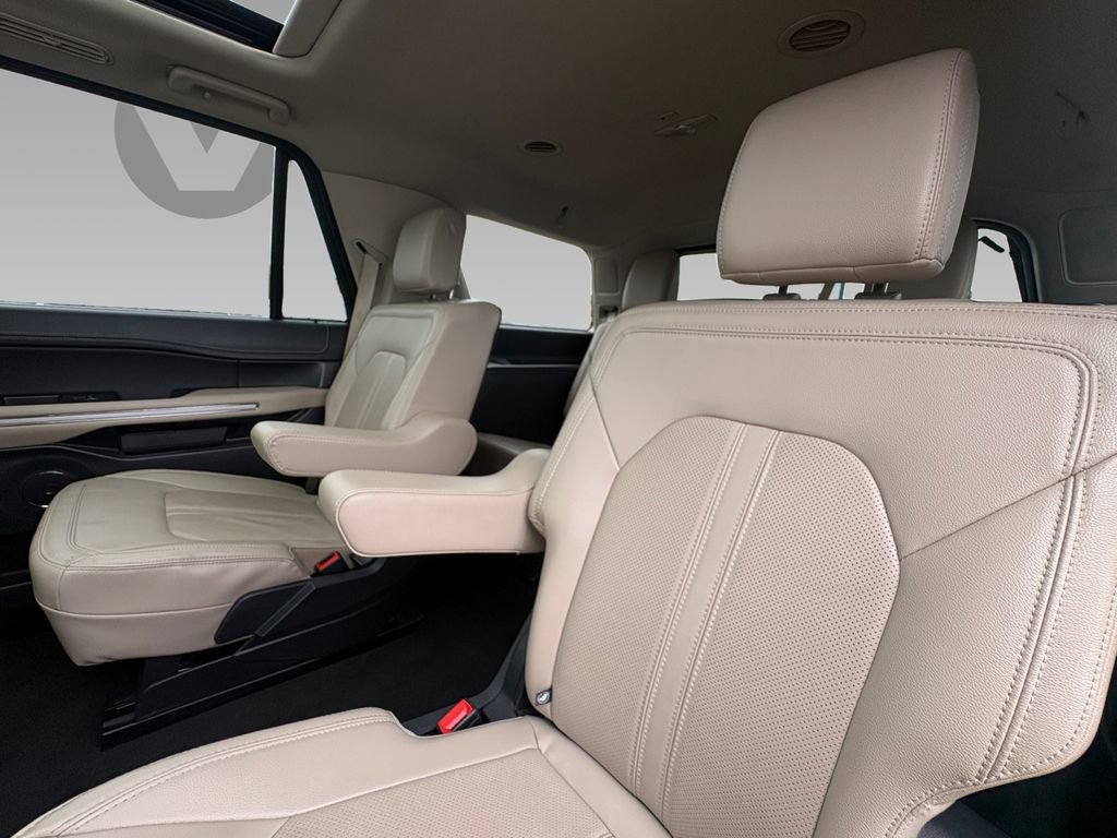 Used 2024 Ford Expedition Limited image 4