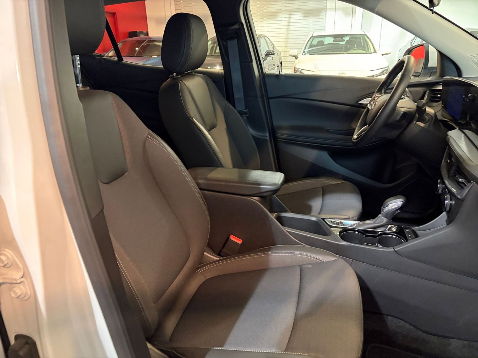 Used 2025 Buick Encore GX Preferred image 35