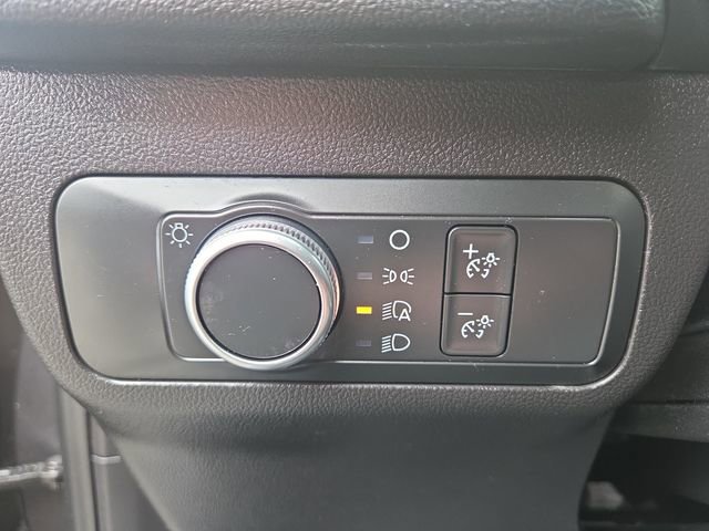 Used 2020 Ford Escape SE image 18