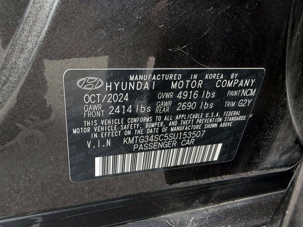 Certified 2025 Genesis G70 2.5T image 15
