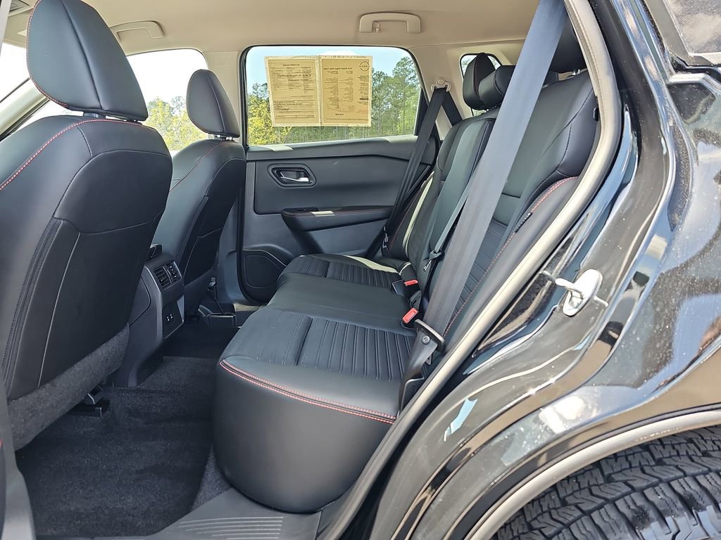 Used 2025 Nissan Rogue SV image 18