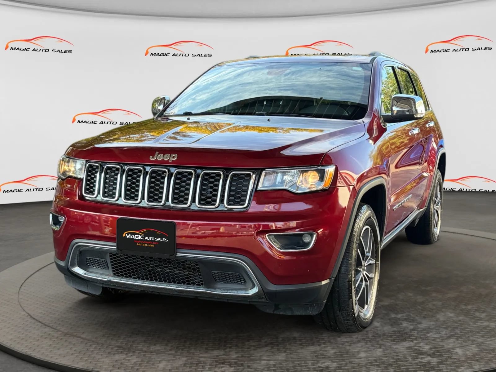 Used 2019 Jeep Grand Cherokee Limited AWD/4WD image 1