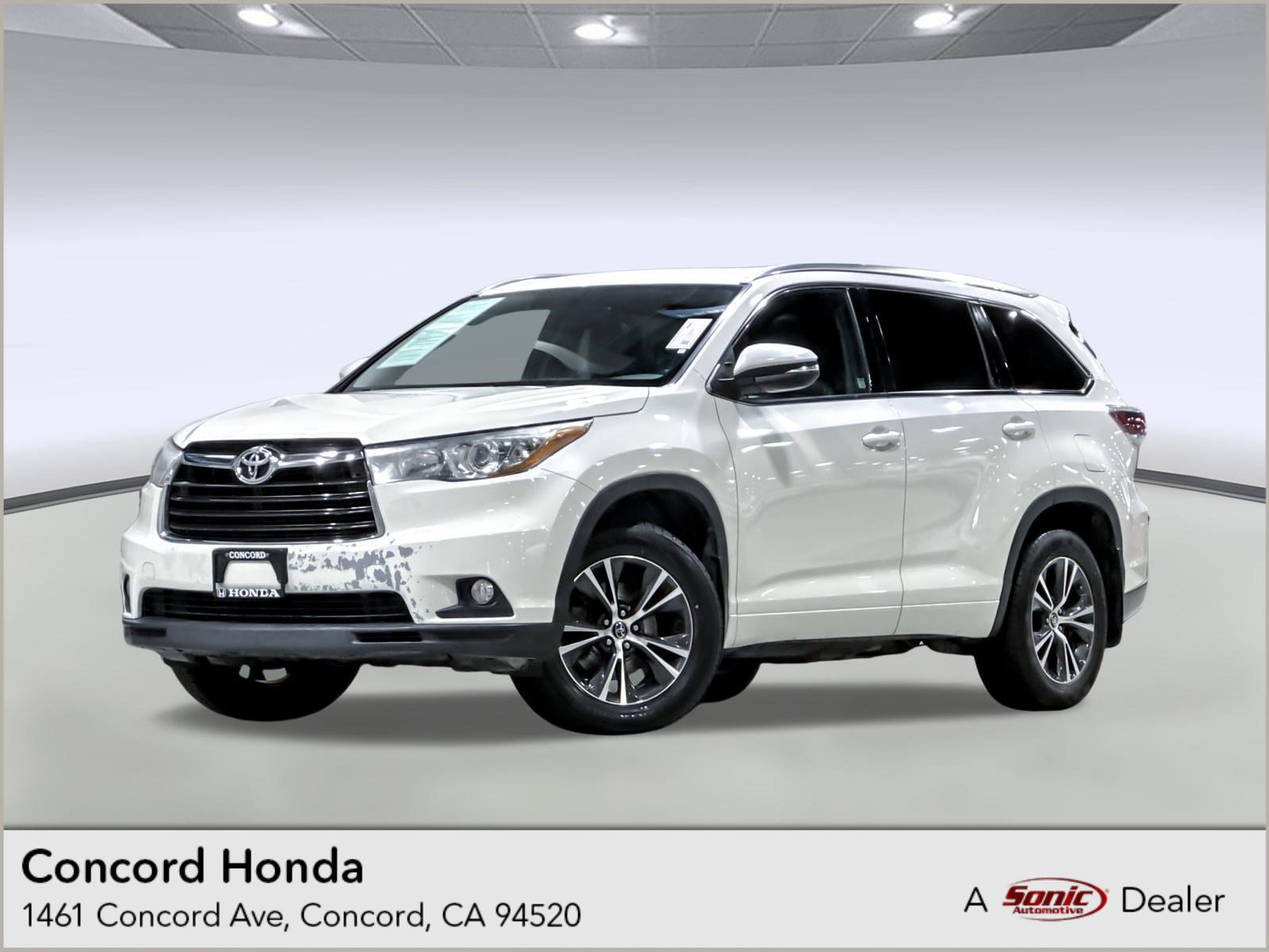 Used 2016 Toyota Highlander XLE AWD/4WD image 1