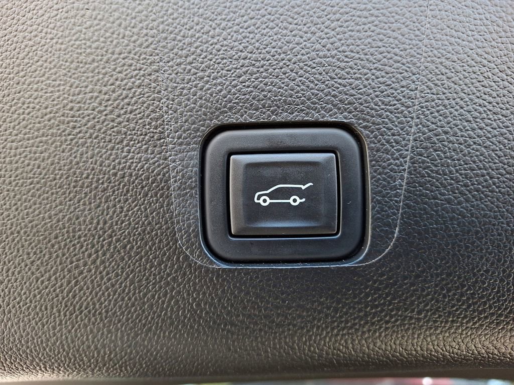 Certified 2023 Chevrolet Traverse LT image 31