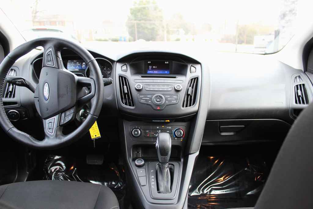 Used 2017 Ford Focus SE w/ Cold Weather Package image 28