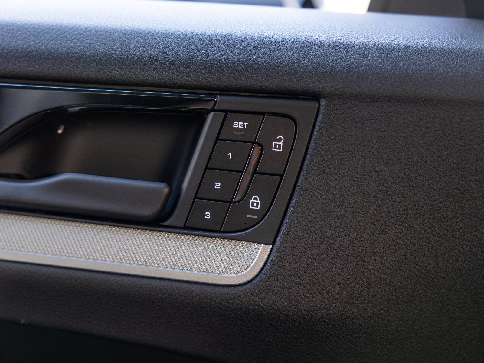 Certified 2024 Porsche Cayenne Coupe AWD/4WD image 46