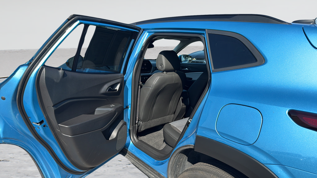 Used 2025 Chevrolet Trax LT w/ Driver Confidence Package FWD image 34
