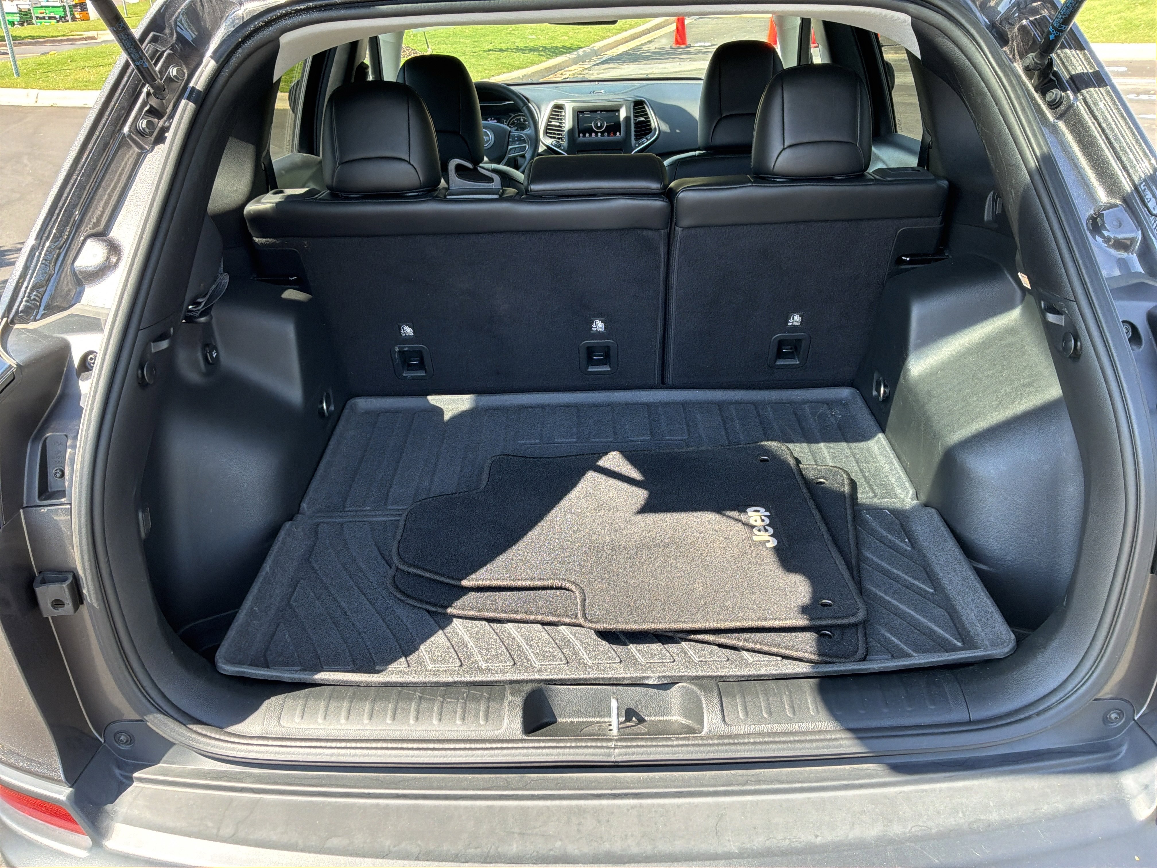 Used 2019 Jeep Cherokee Latitude Plus FWD image 31