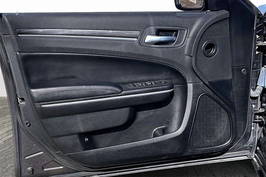 Used 2021 Chrysler 300 Touring L image 18