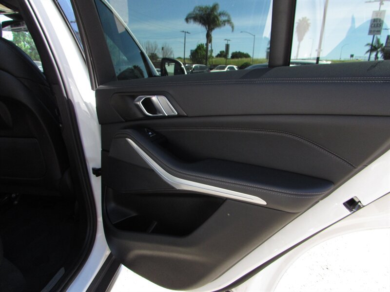 Used 2023 BMW X5 xDrive40i w/ Premium Package AWD/4WD image 36