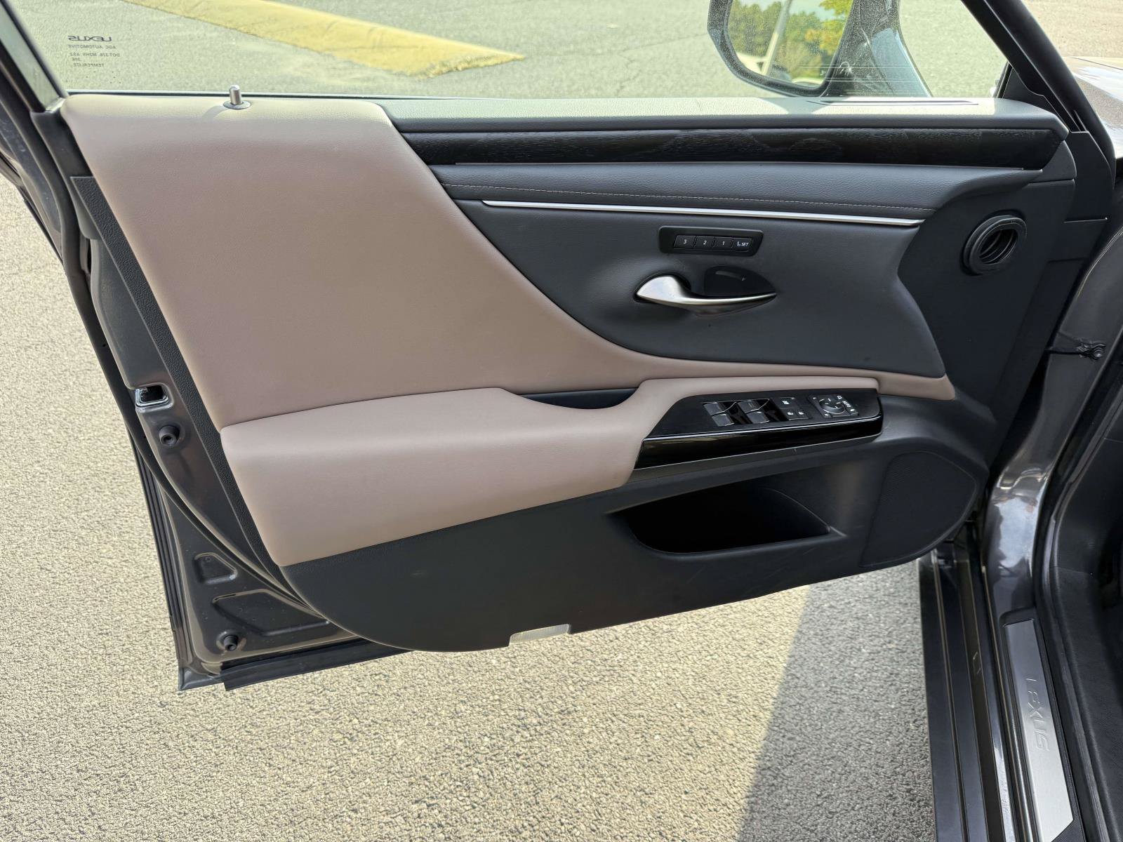 Used 2025 Lexus ES 350 w/ Premium Package FWD image 12