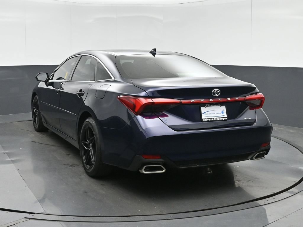 Used 2022 Toyota Avalon XLE w/ Moonroof Package image 5