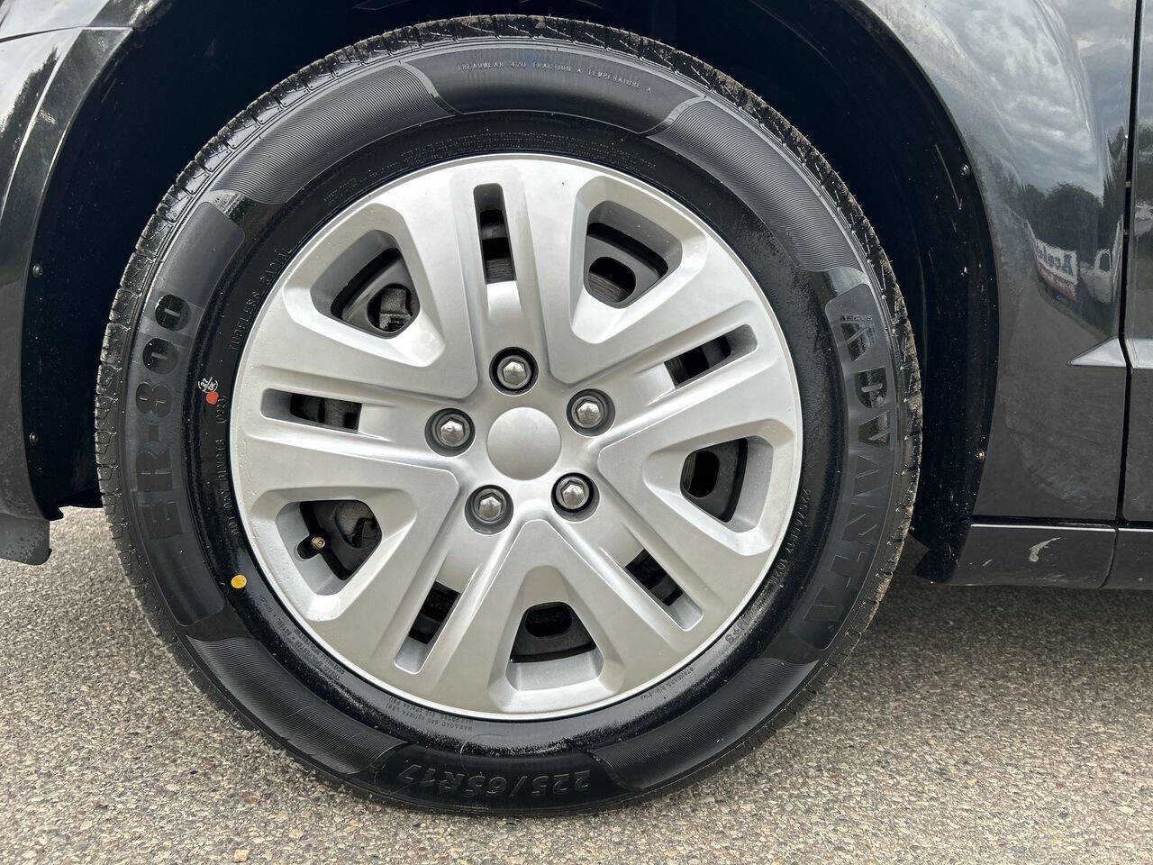 Used 2020 Dodge Grand Caravan SE image 11