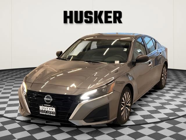Used 2025 Nissan Altima 2.5 SV FWD image 3