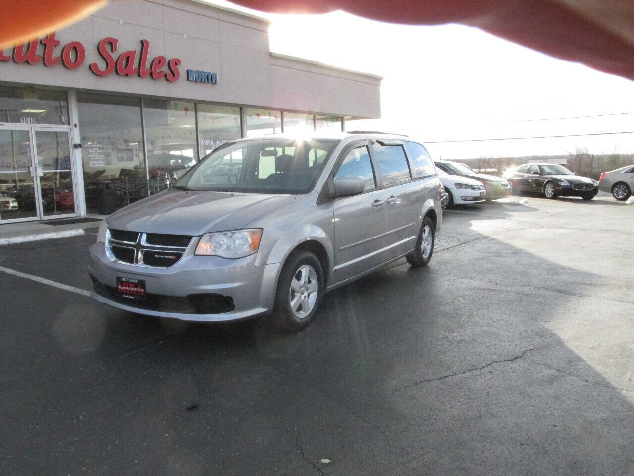 Used 2013 Dodge Grand Caravan SXT FWD image 3