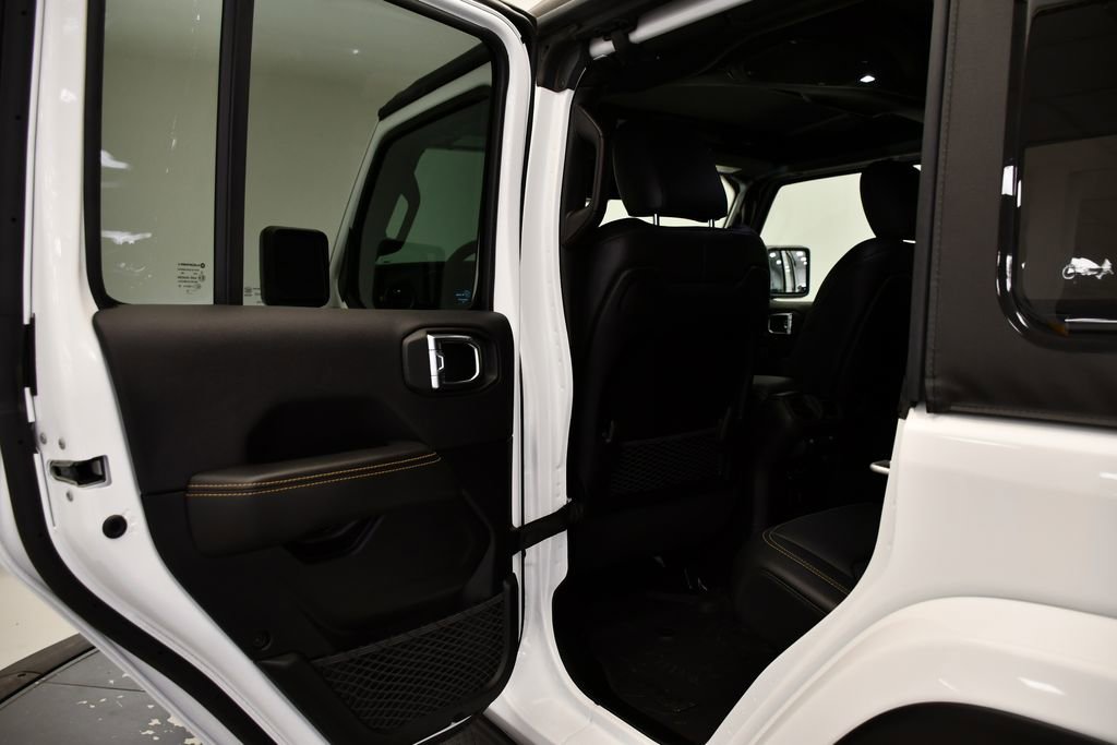 Used 2025 Jeep Wrangler Sahara image 37