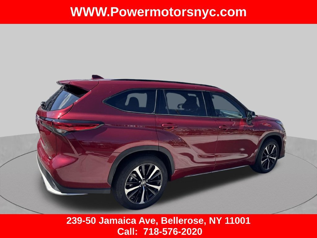 Used 2022 Toyota Highlander XSE FWD image 3