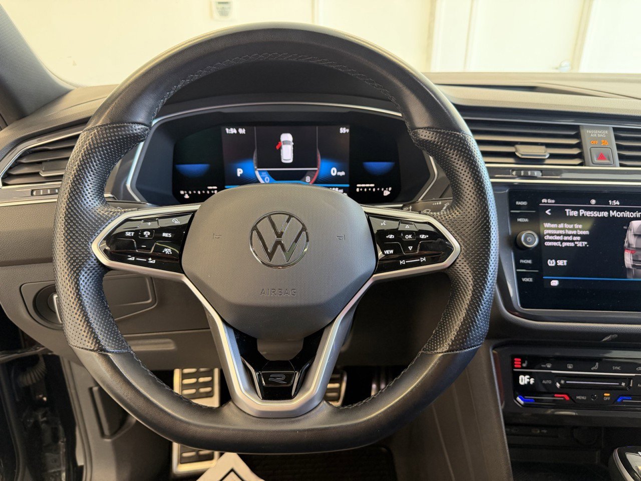 Used 2022 Volkswagen Tiguan SE R-Line AWD/4WD image 25
