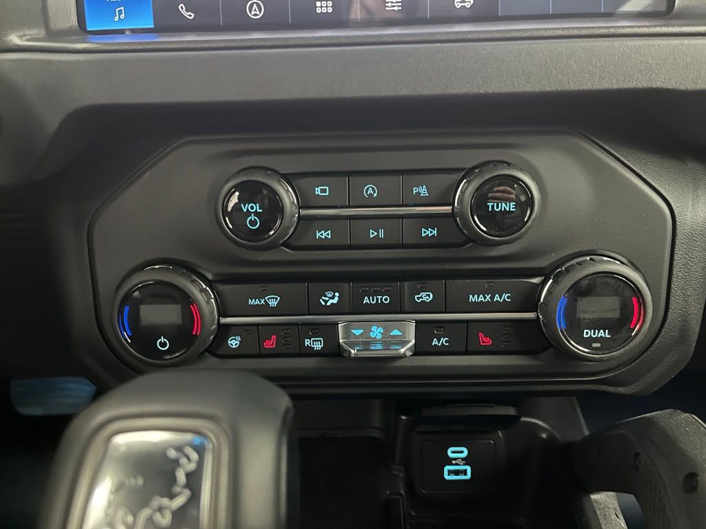 New 2025 Ford Bronco Badlands image 4