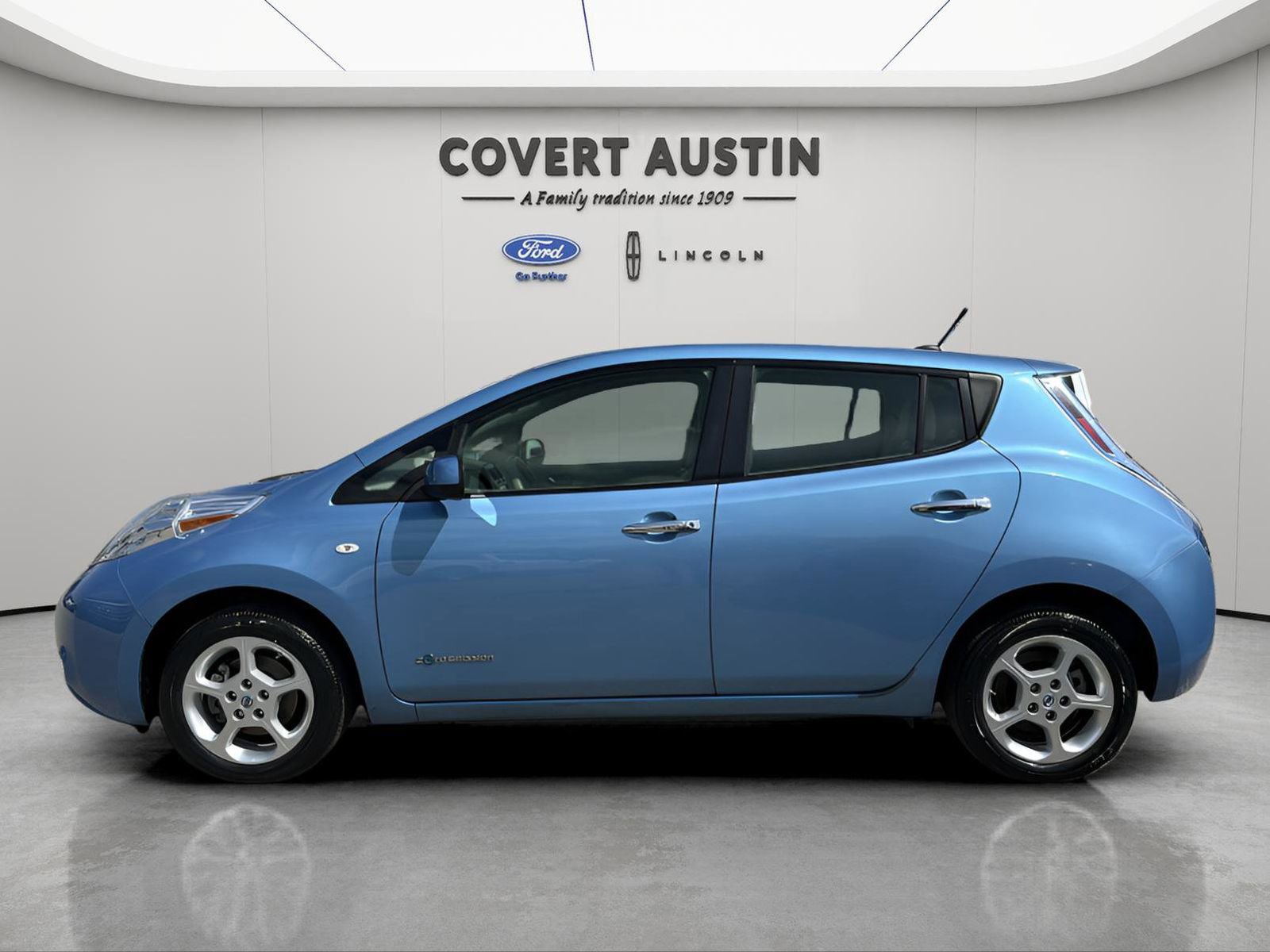 Used 2011 Nissan Leaf SL image 2