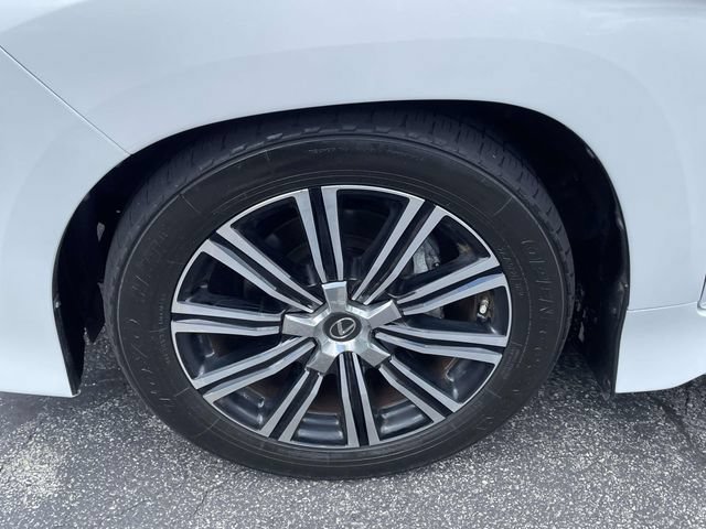 Used 2021 Lexus LX 570 4WD w/ Luxury Package image 11