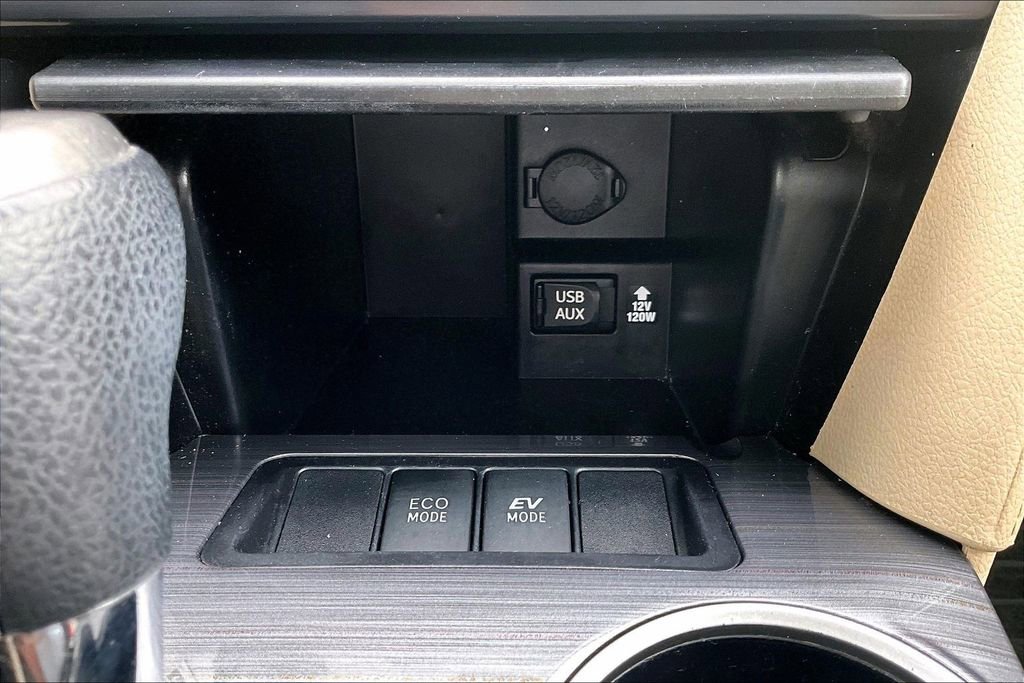 Used 2013 Toyota Camry XLE image 32