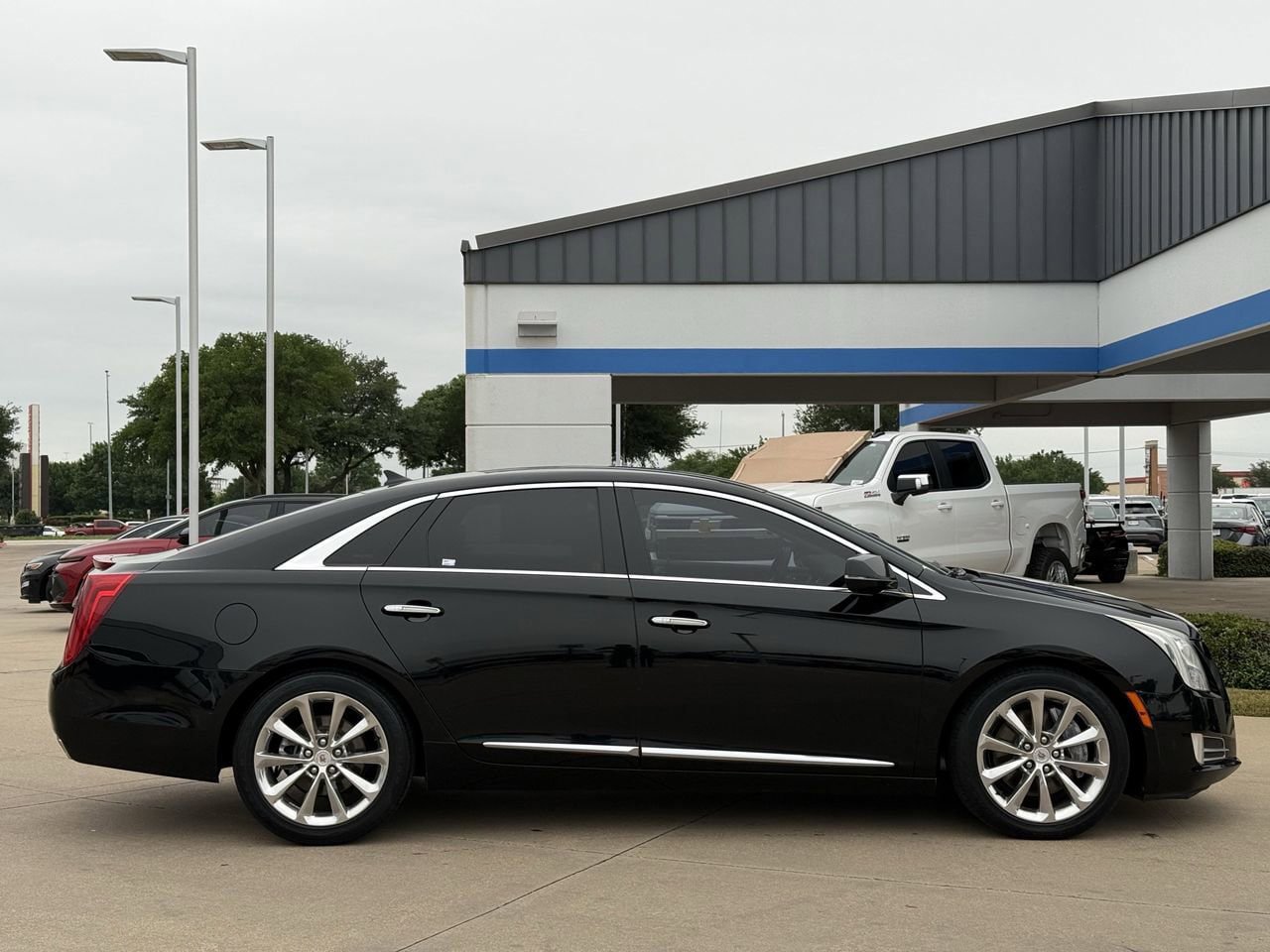 Used 2013 Cadillac XTS Luxury FWD image 3