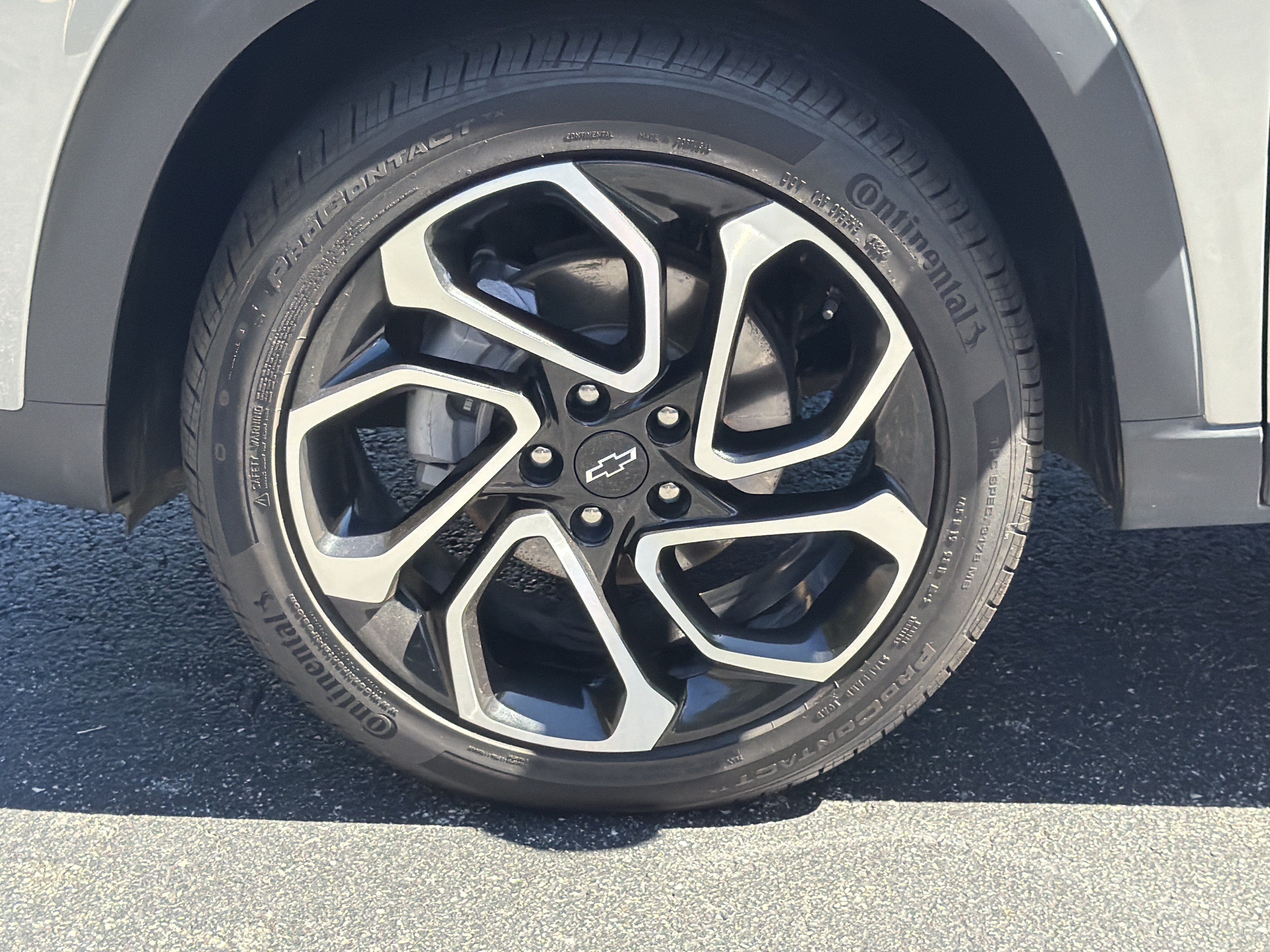 Used 2025 Chevrolet Trax RS w/ Sunroof Package FWD image 11
