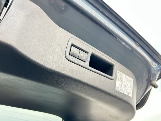 Used 2023 Toyota Venza Limited image 10