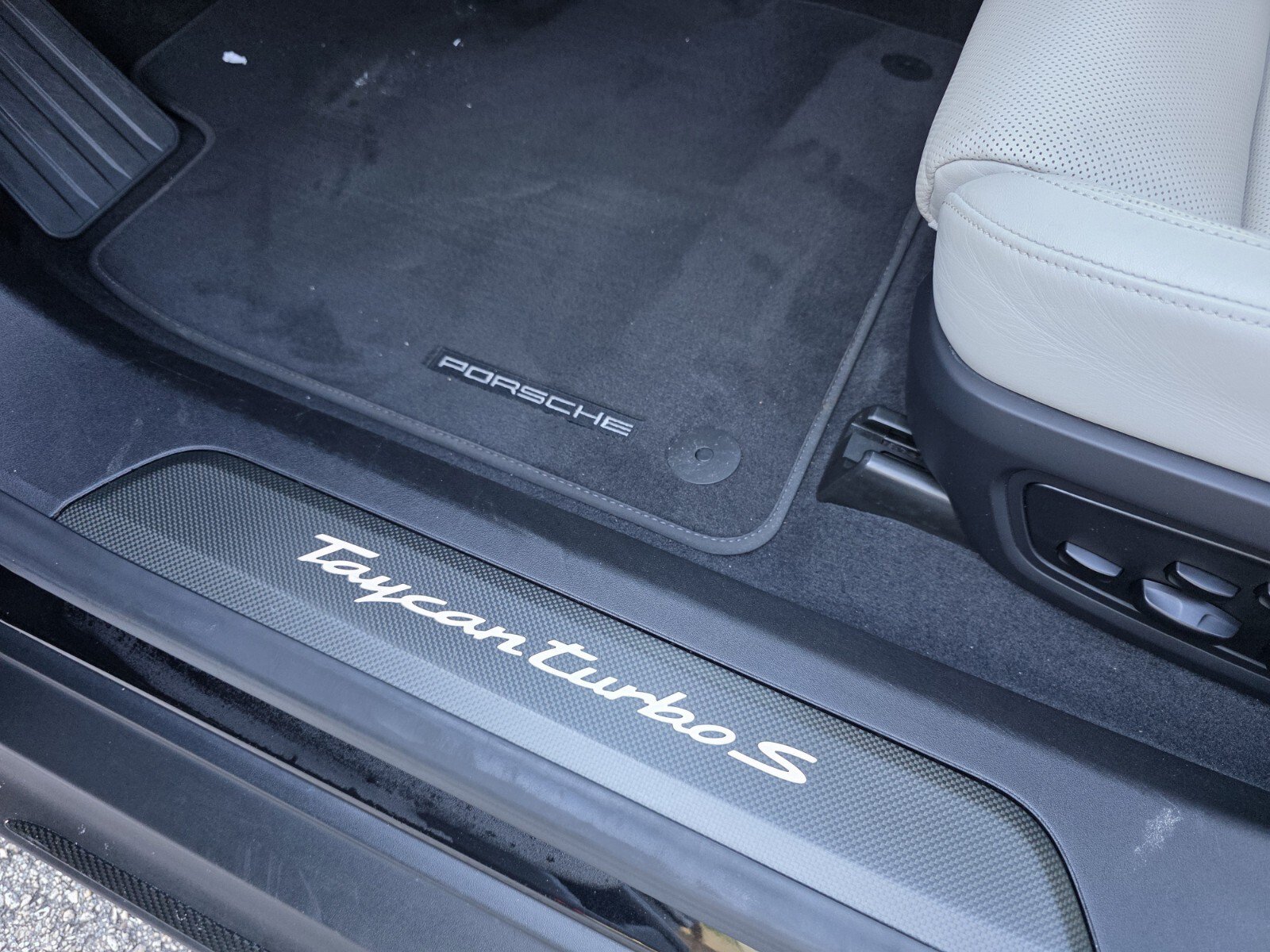 Used 2021 Porsche Taycan Turbo S AWD/4WD image 15