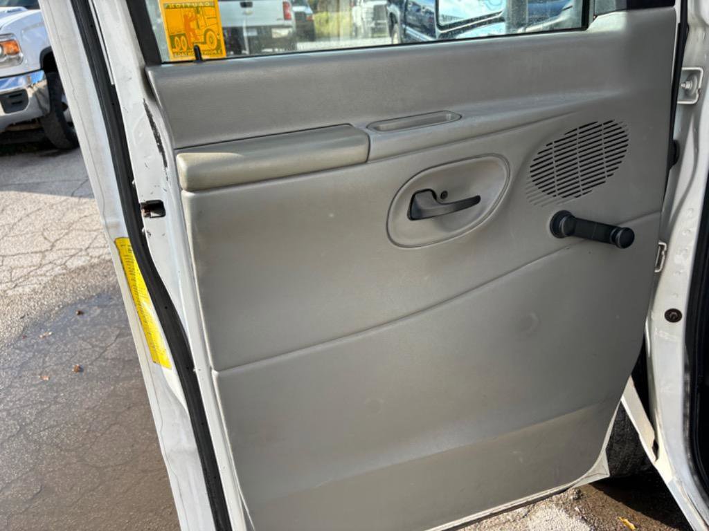 Used 2004 Ford E-350 and Econoline 350 Super Duty image 14