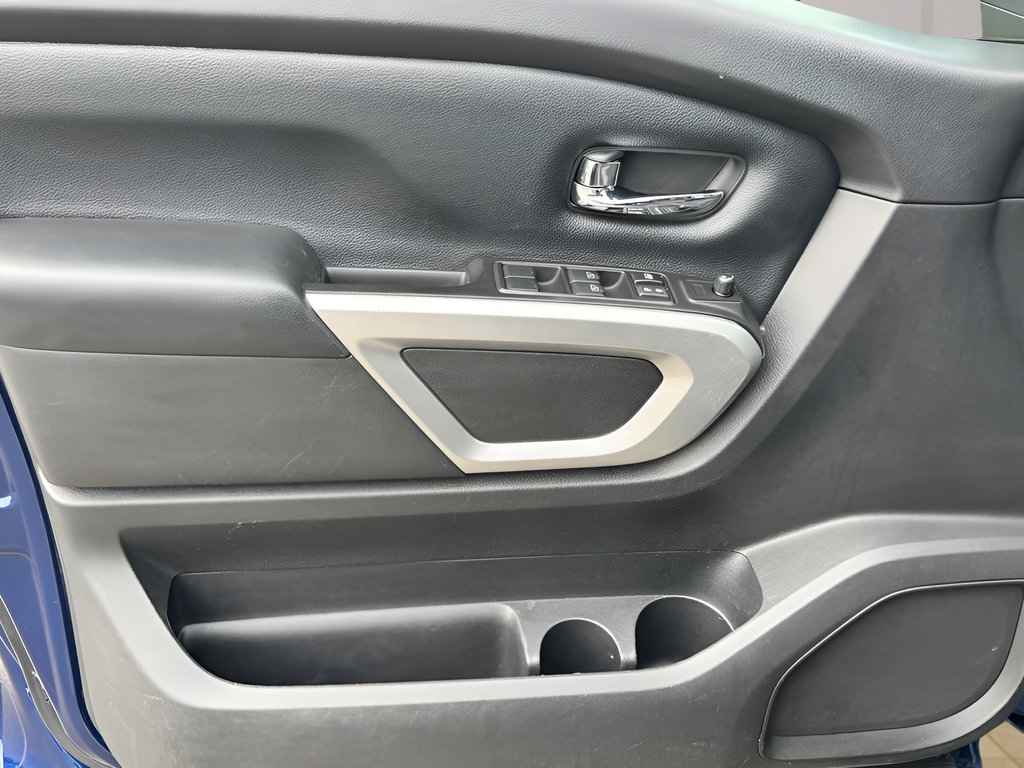 Used 2017 Nissan Titan SV AWD/4WD image 25