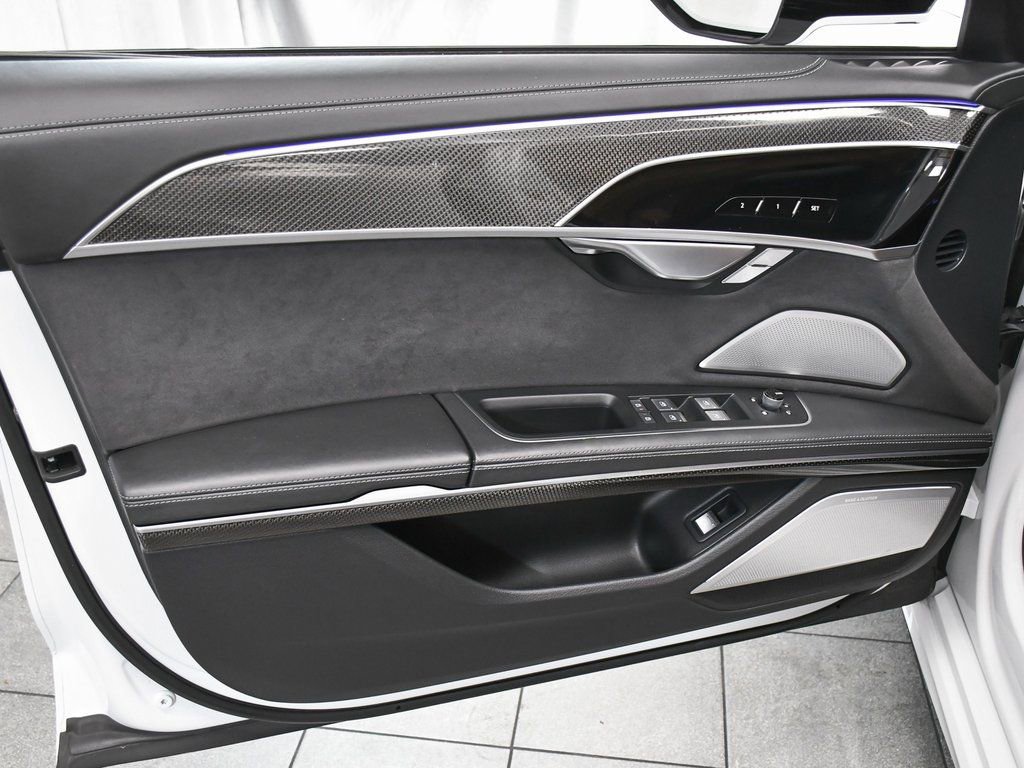 Used 2022 Audi S8 w/ S8 Comfort Plus Package AWD/4WD image 9